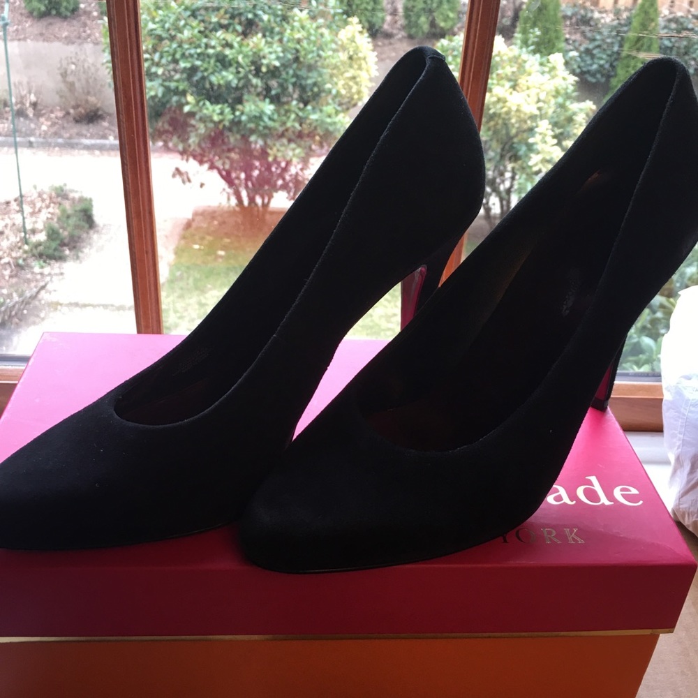 Jessica Simpson black heel shoes.